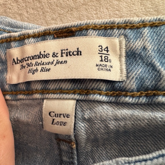 Abercrombie & Fitch Women’s Jeans - Light Blue - Picture 3 of 3